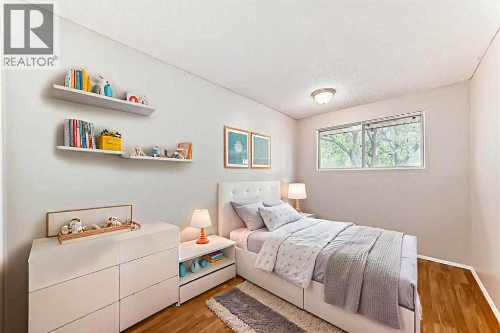 Photo 11 of 1019 Canfield Crescent Sw, Calgary AB