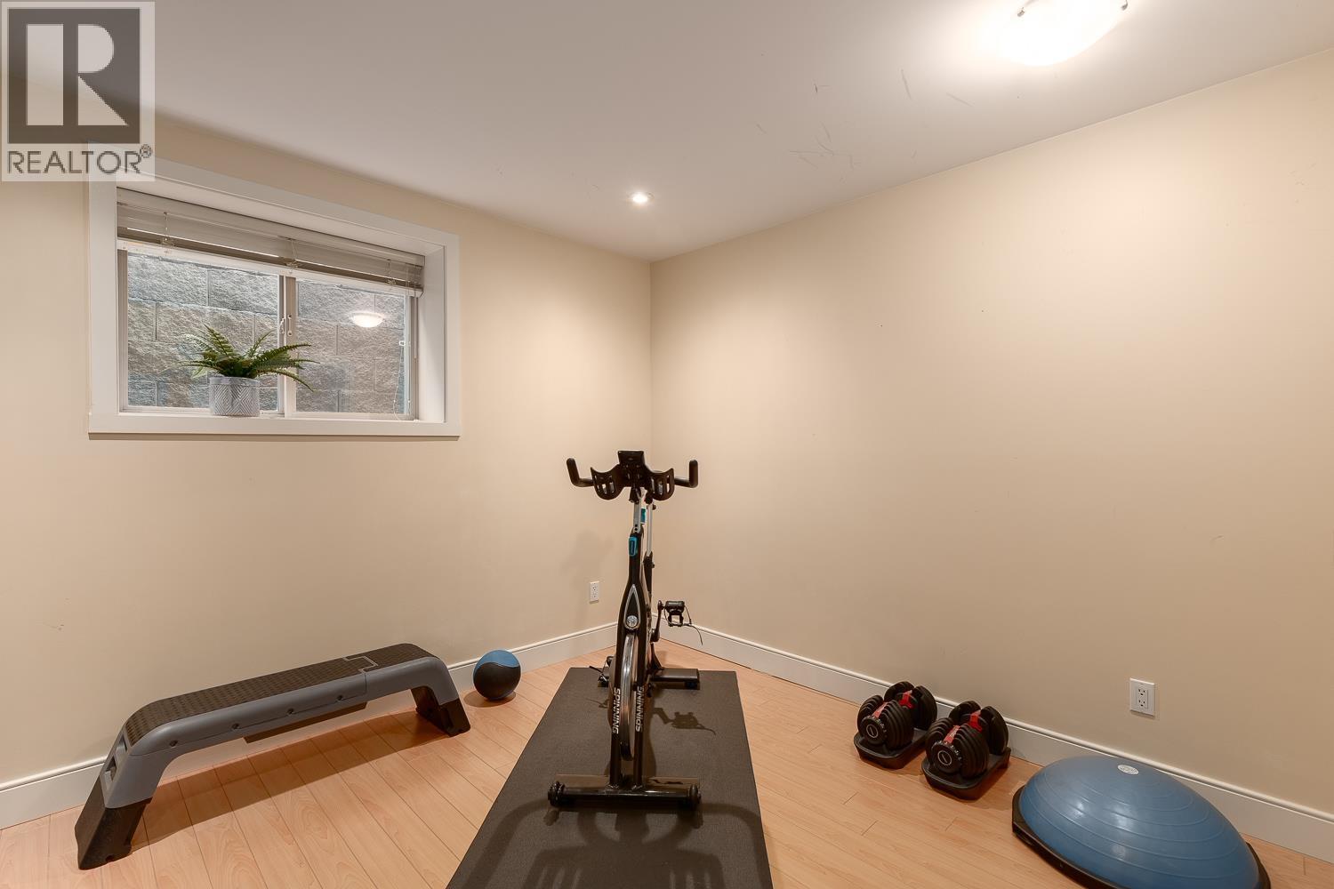 Photo 4 of 3681 Henderson Avenue, North Vancouver BC