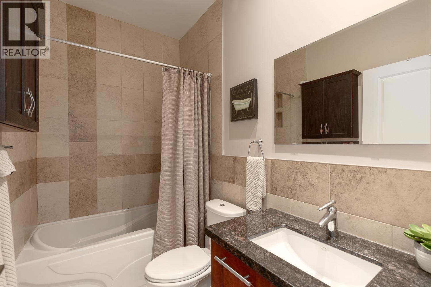 Photo 11 of 3681 Henderson Avenue, North Vancouver BC