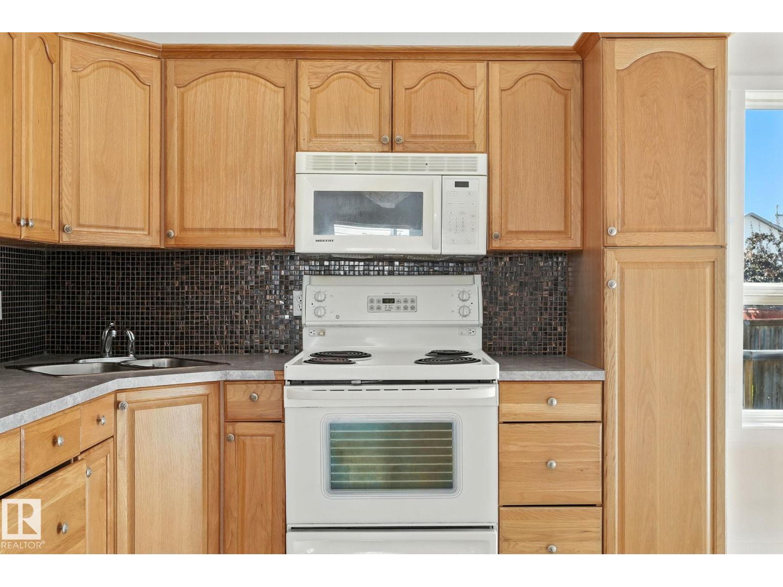 Photo 26 of 11316 167 B Av Nw, Edmonton AB