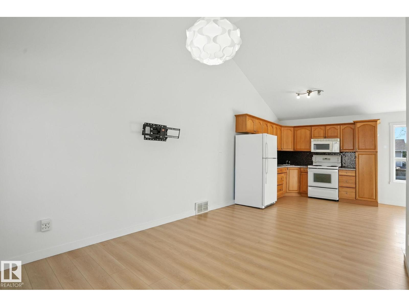 Photo 20 of 11316 167 B Av Nw, Edmonton AB