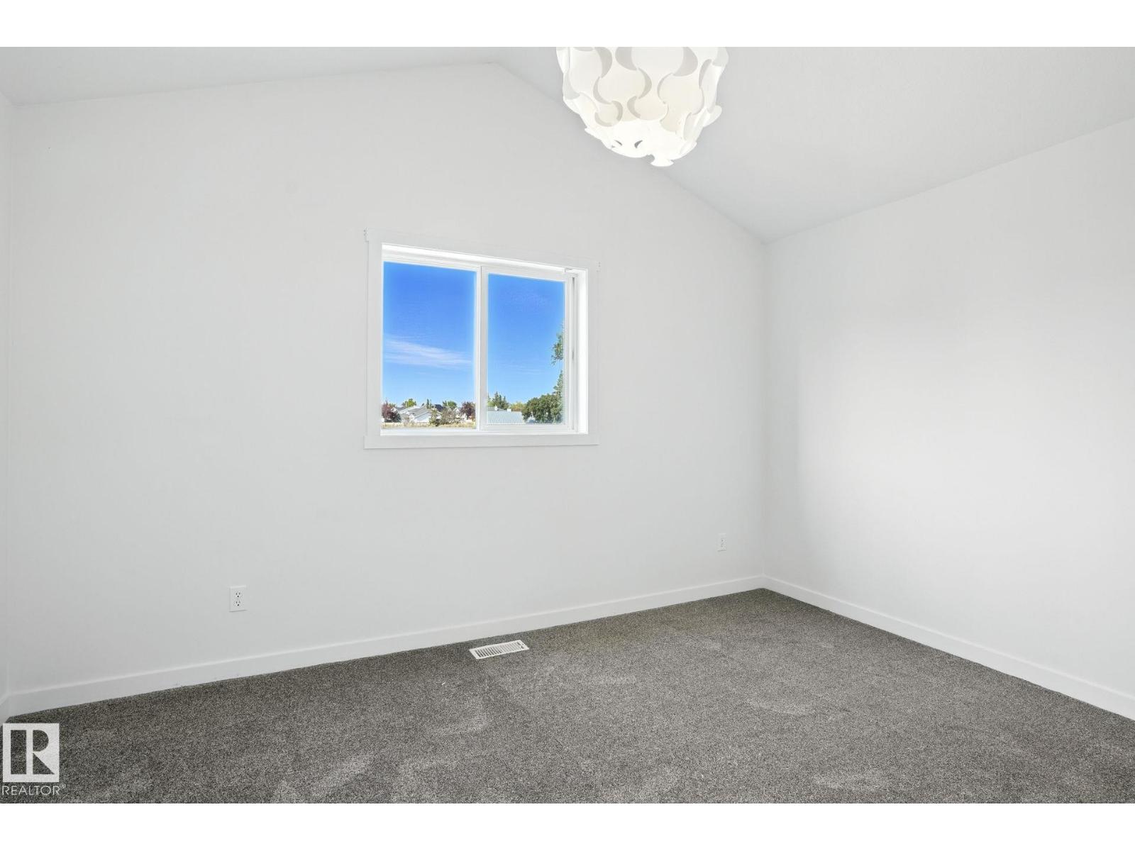 Photo 40 of 11316 167 B Av Nw, Edmonton AB