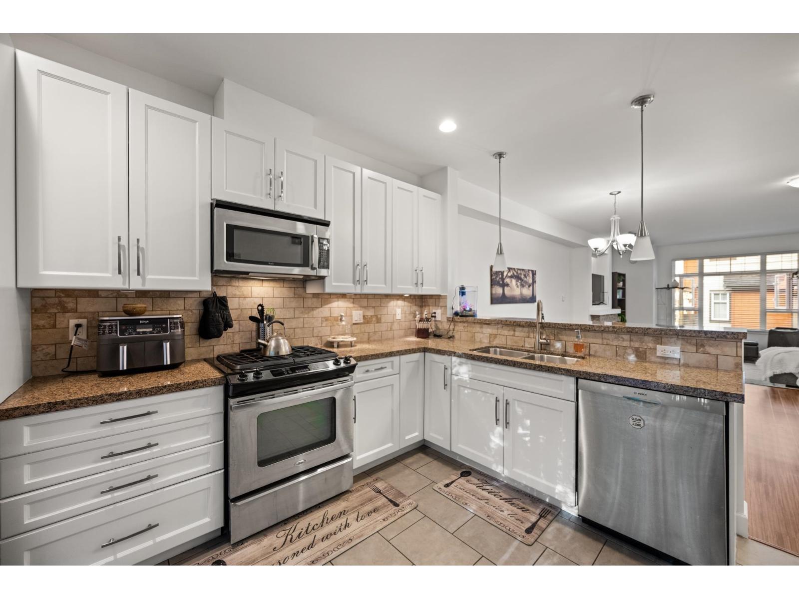Photo 17 of 101 2979 156 Street, Surrey BC