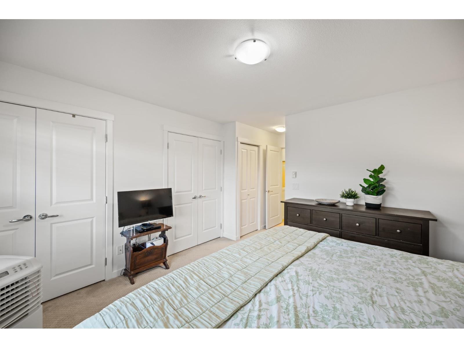 Photo 2 of 101 2979 156 Street, Surrey BC