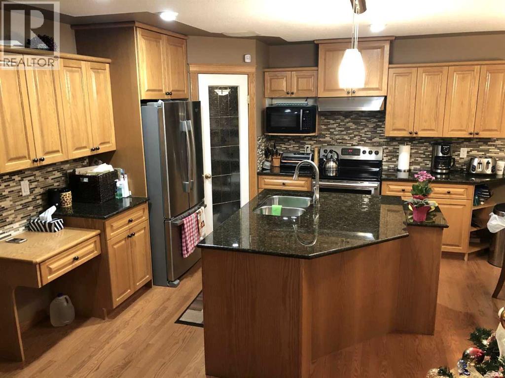 Photo 18 of 904 Spruce Way Se, Medicine Hat AB