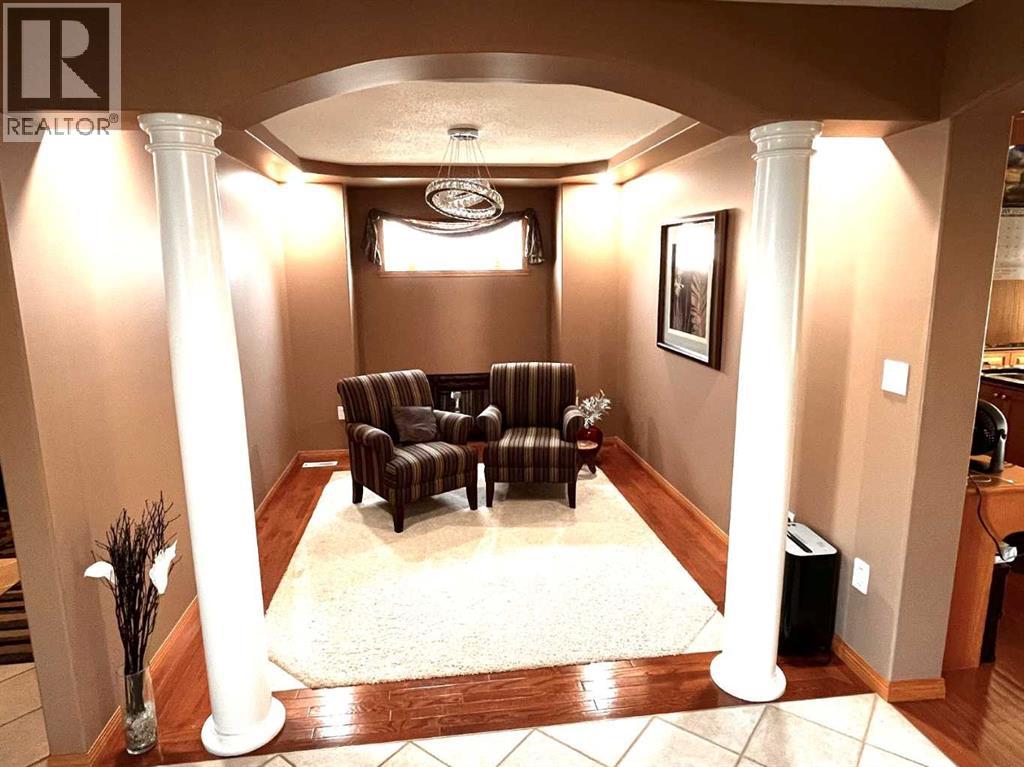 Photo 21 of 904 Spruce Way Se, Medicine Hat AB