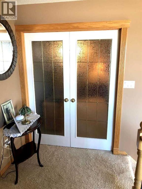 Photo 5 of 904 Spruce Way Se, Medicine Hat AB
