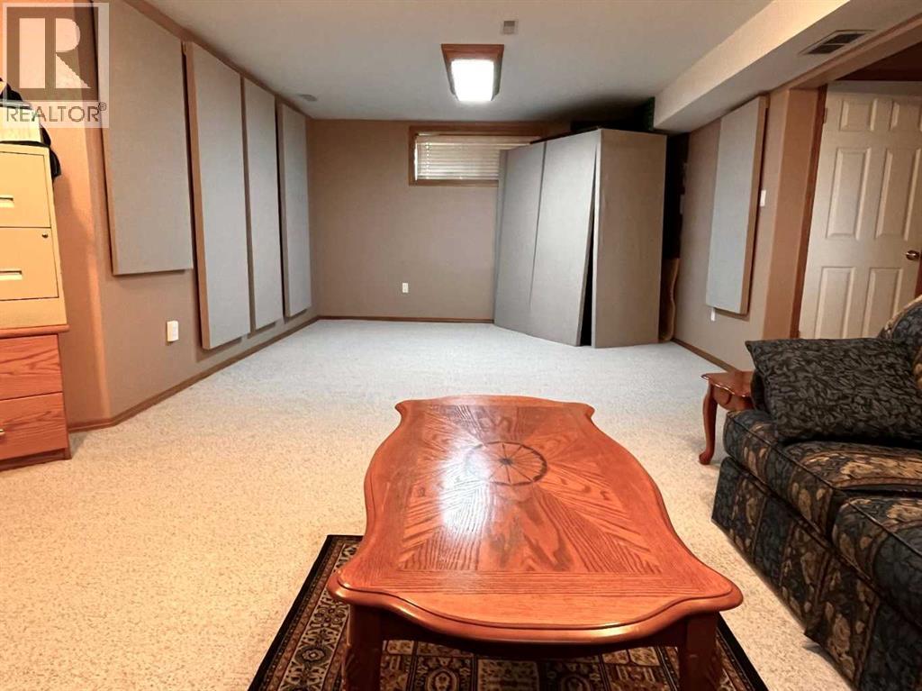Photo 13 of 904 Spruce Way Se, Medicine Hat AB