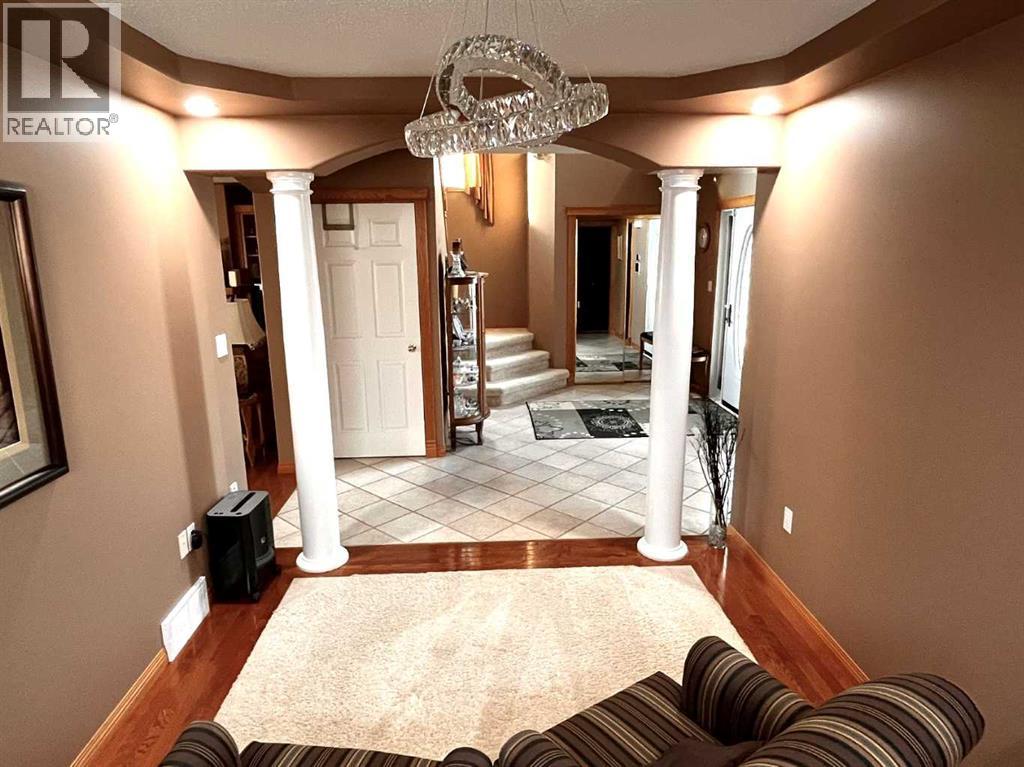 Photo 33 of 904 Spruce Way Se, Medicine Hat AB
