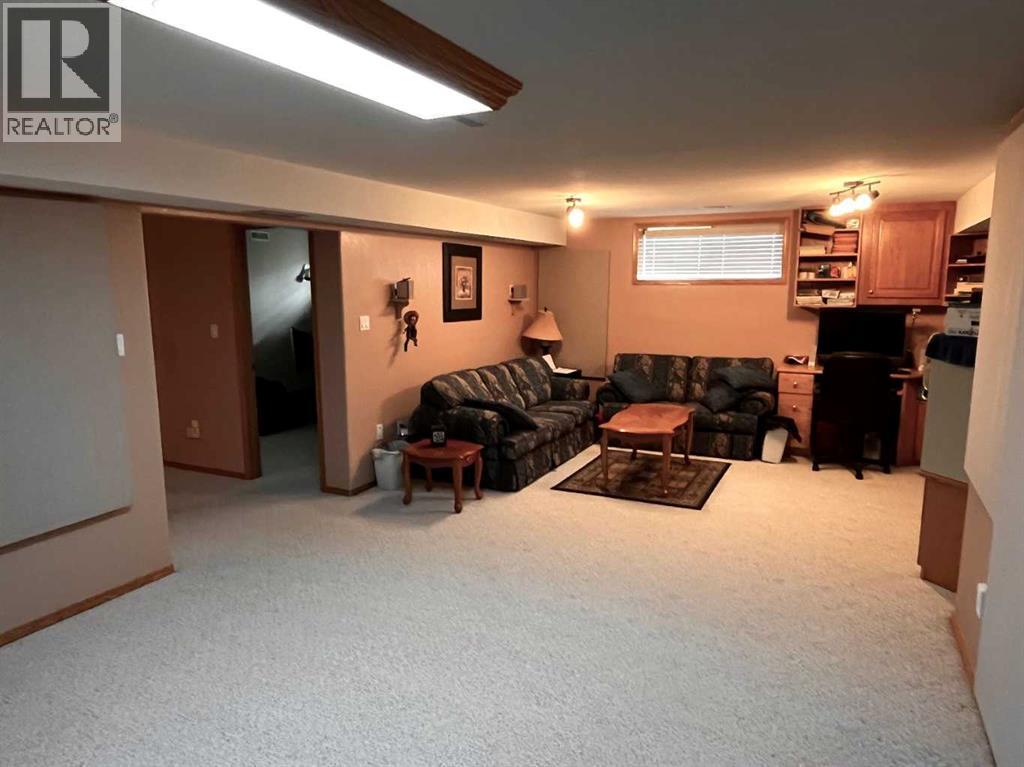 Photo 35 of 904 Spruce Way Se, Medicine Hat AB