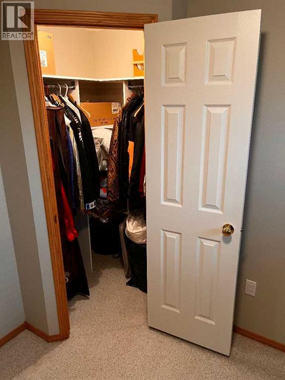 Photo 6 of 904 Spruce Way Se, Medicine Hat AB