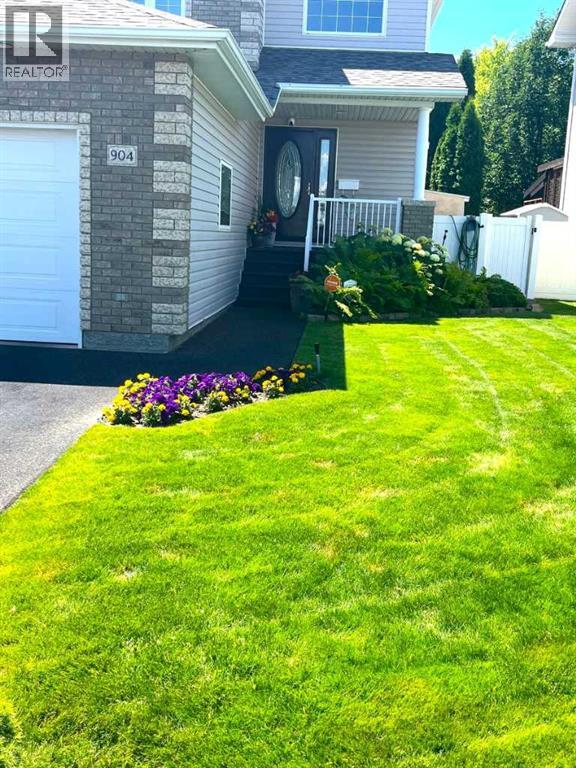 Photo 11 of 904 Spruce Way Se, Medicine Hat AB