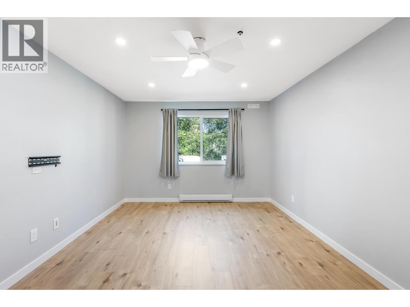 Photo 7 of 207 11595 Fraser Street, Maple Ridge BC