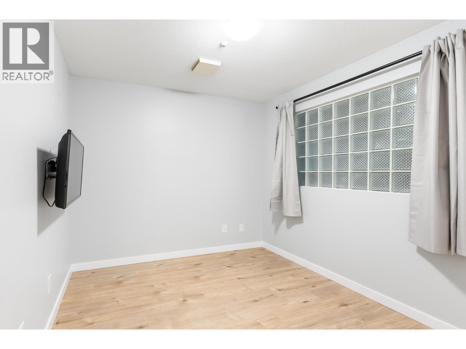 Photo 23 of 207 11595 Fraser Street, Maple Ridge BC