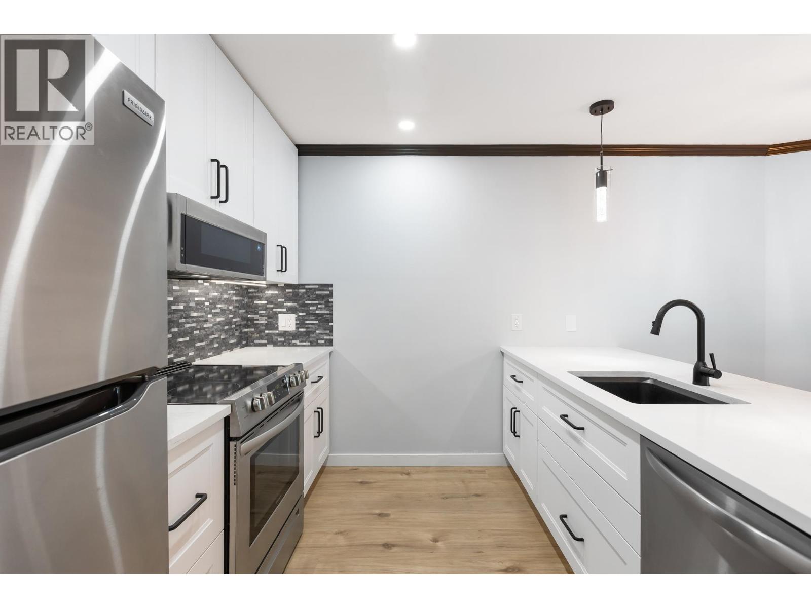 Photo 33 of 207 11595 Fraser Street, Maple Ridge BC
