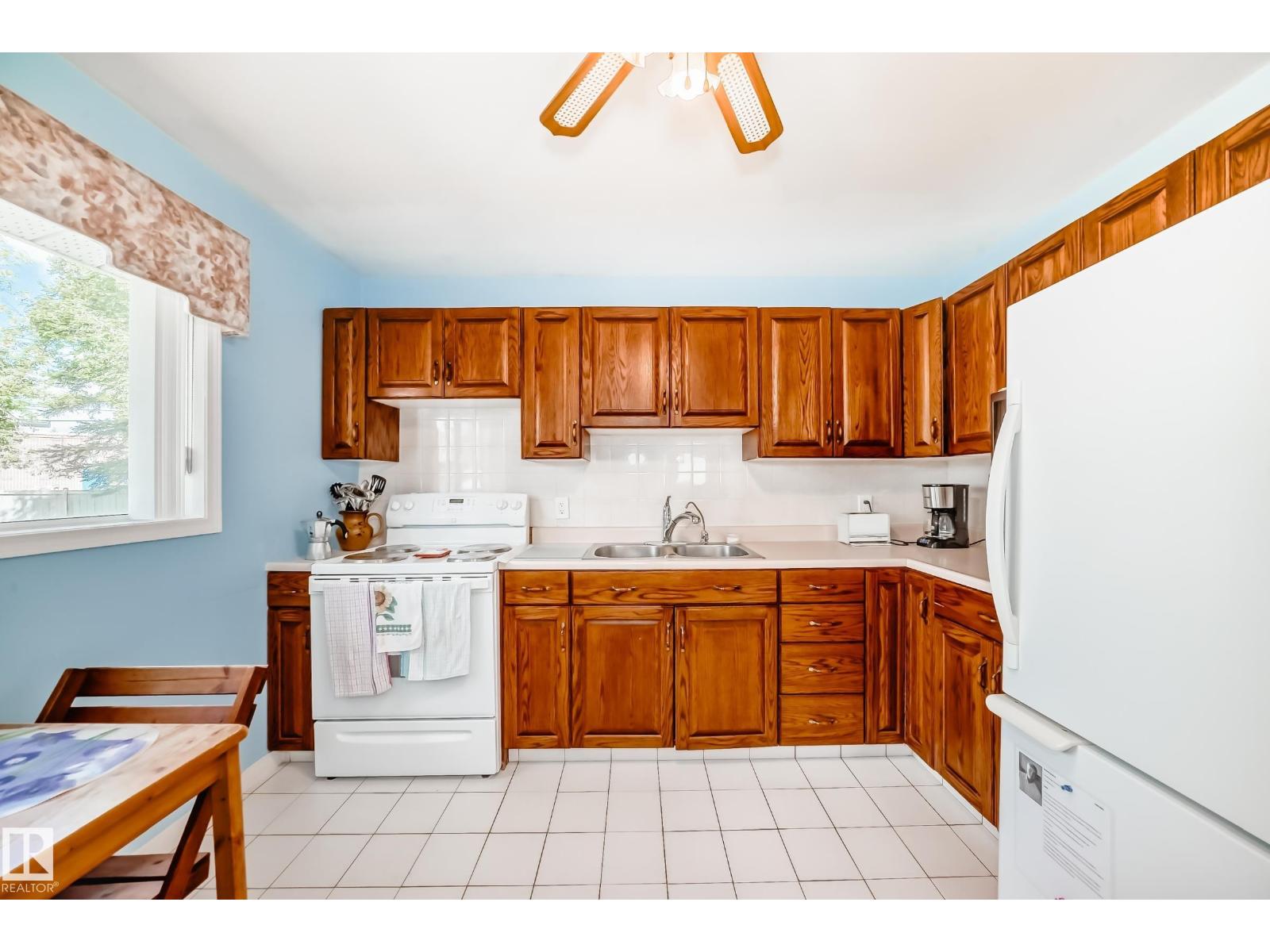 Photo 9 of 8602 158 St Nw, Edmonton AB