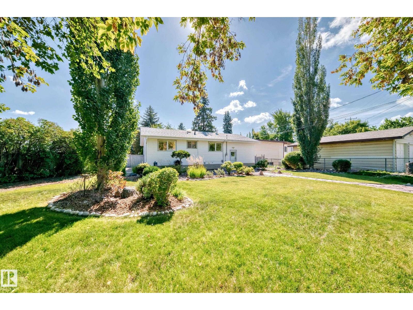 Photo 8 of 8602 158 St Nw, Edmonton AB