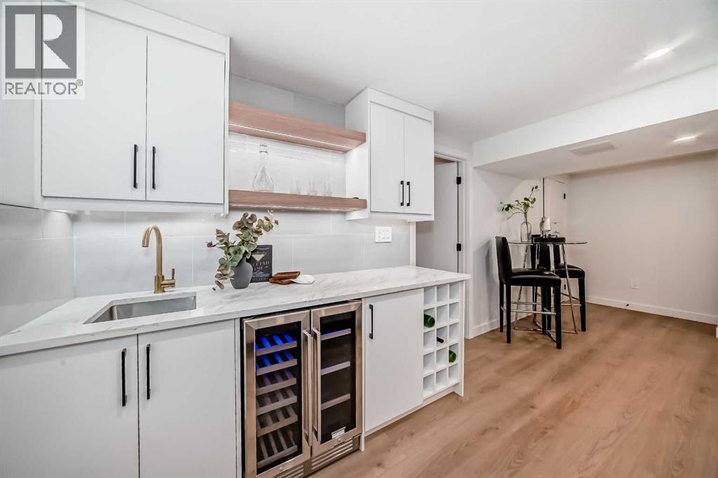 Photo 15 of 636 Cedarille Way Sw, Calgary AB