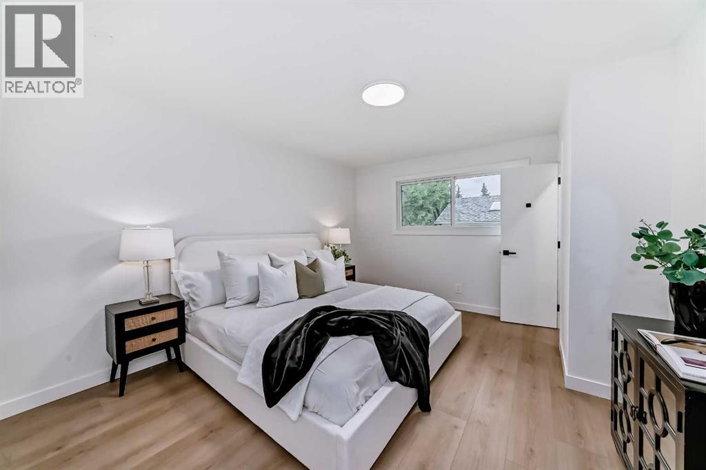 Photo 20 of 636 Cedarille Way Sw, Calgary AB