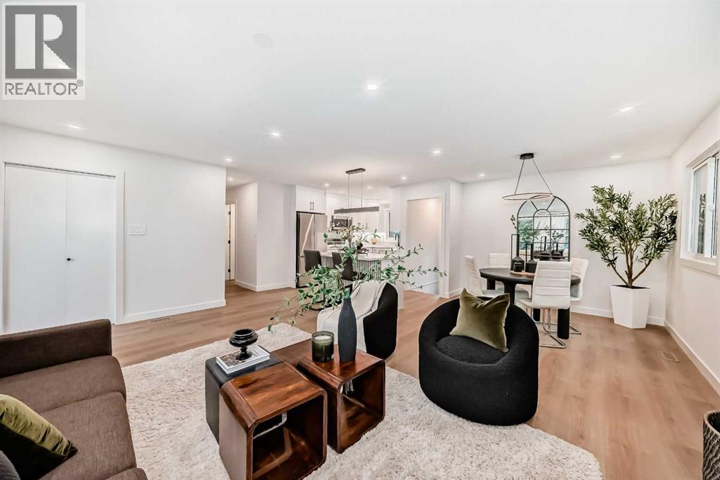 Photo 33 of 636 Cedarille Way Sw, Calgary AB