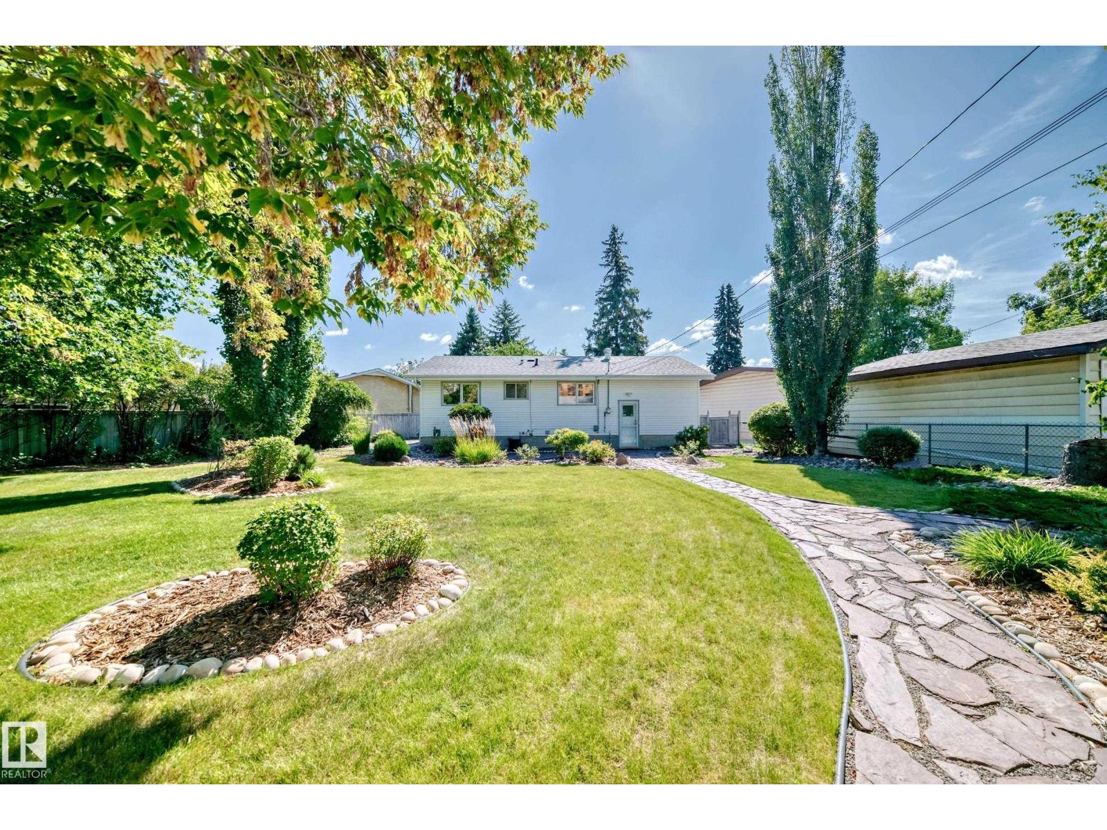Photo 5 of 8602 158 St Nw, Edmonton AB