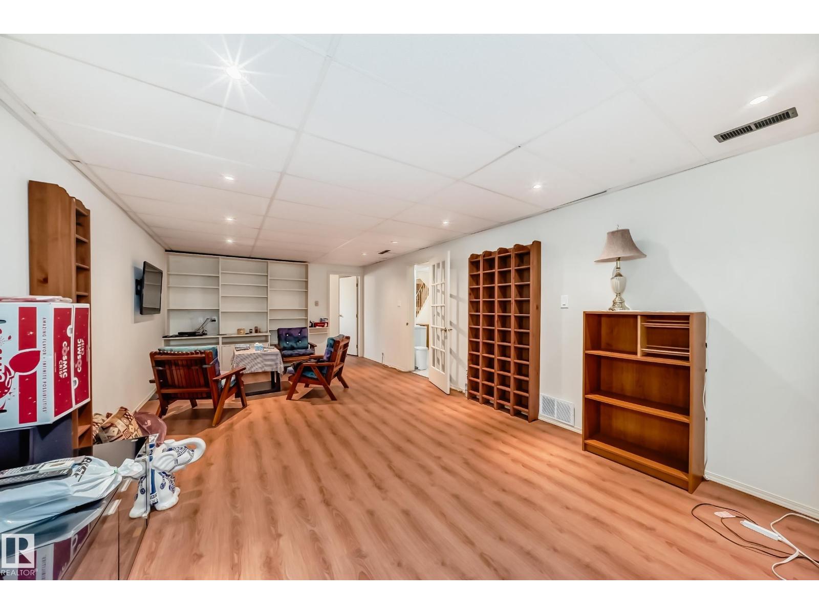Photo 12 of 8602 158 St Nw, Edmonton AB