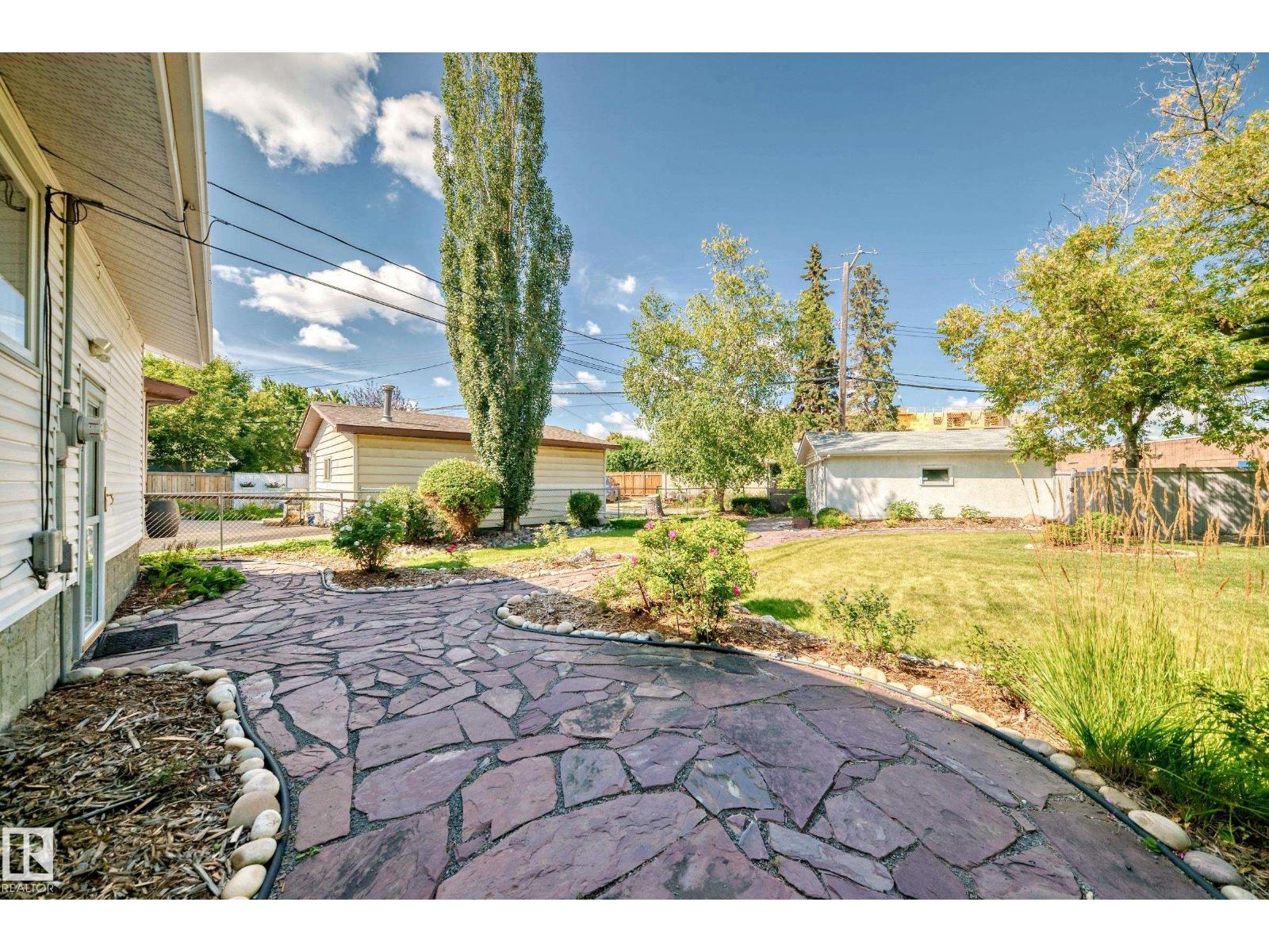 Photo 14 of 8602 158 St Nw, Edmonton AB
