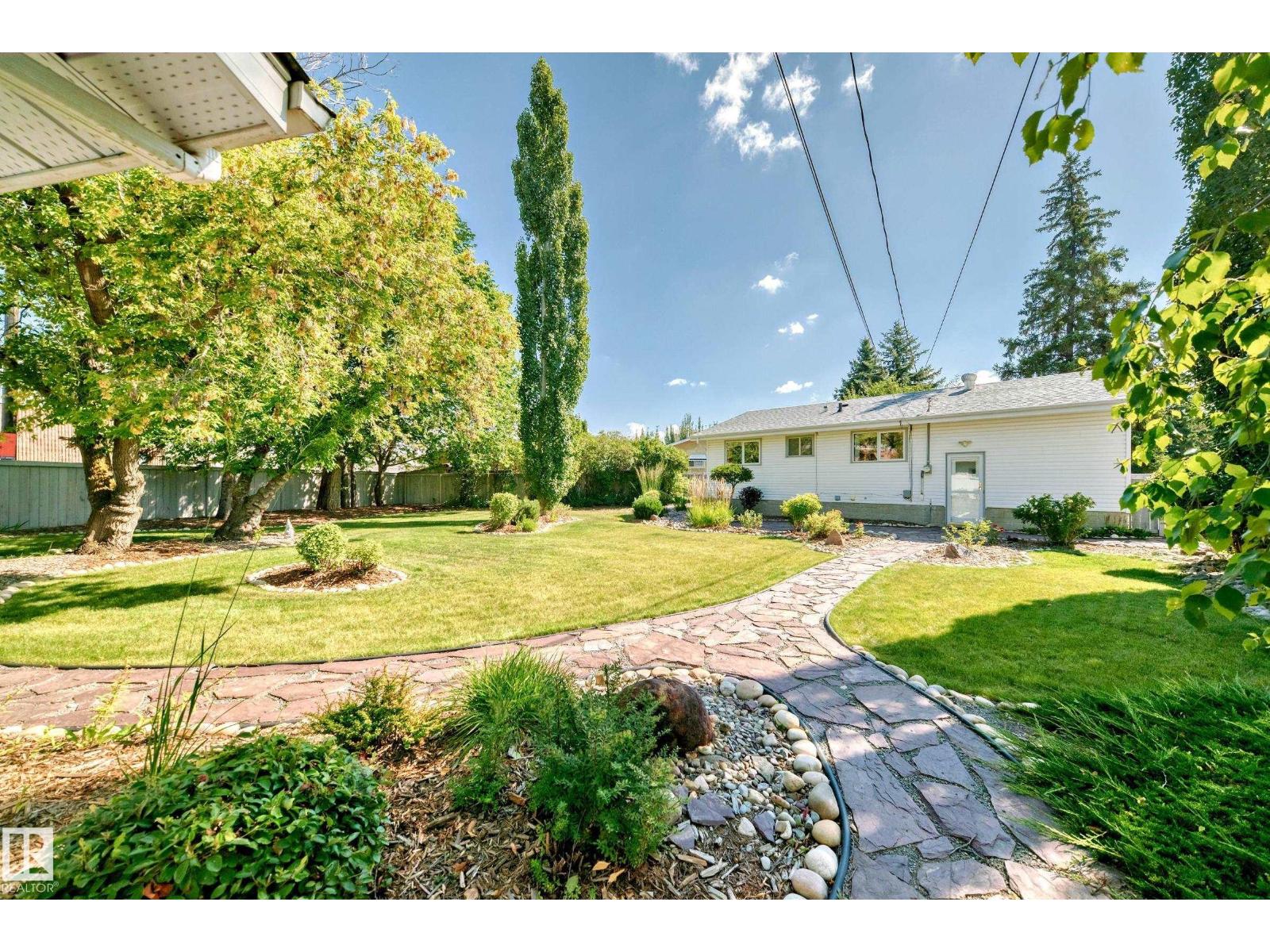 Photo 22 of 8602 158 St Nw, Edmonton AB