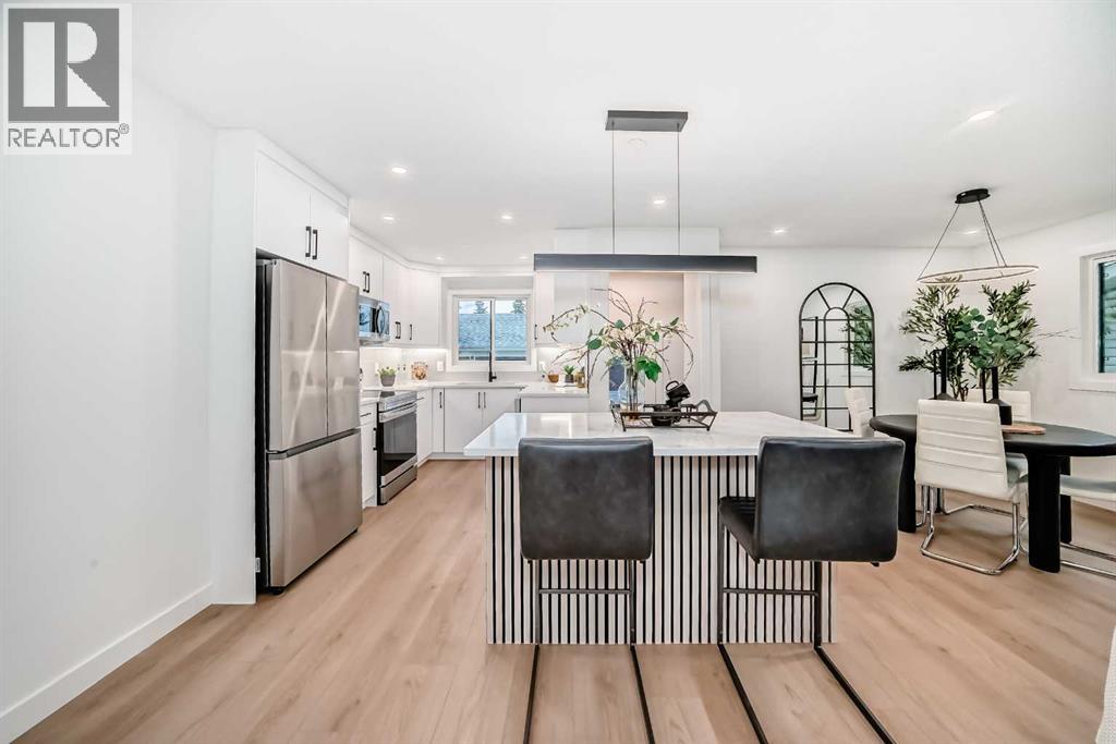 Photo 17 of 636 Cedarille Way Sw, Calgary AB