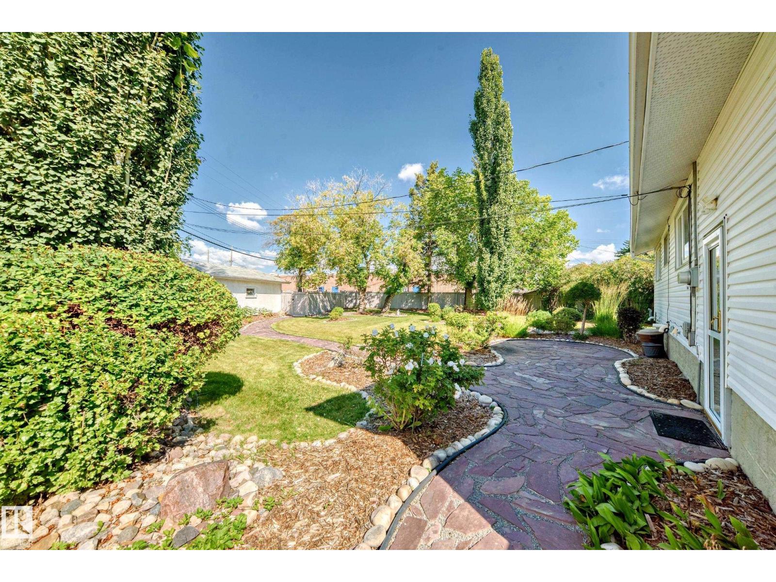 Photo 25 of 8602 158 St Nw, Edmonton AB