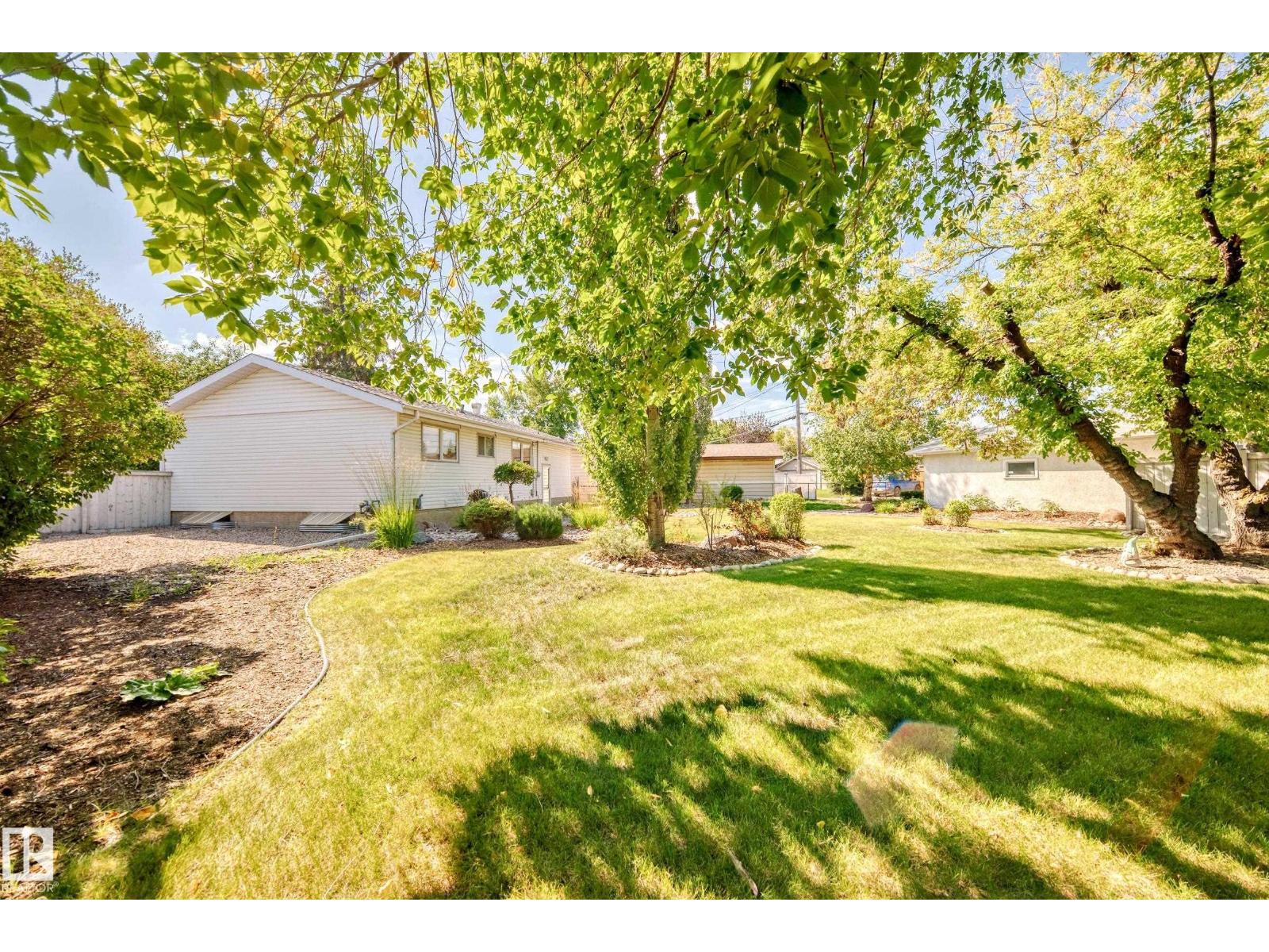 Photo 20 of 8602 158 St Nw, Edmonton AB