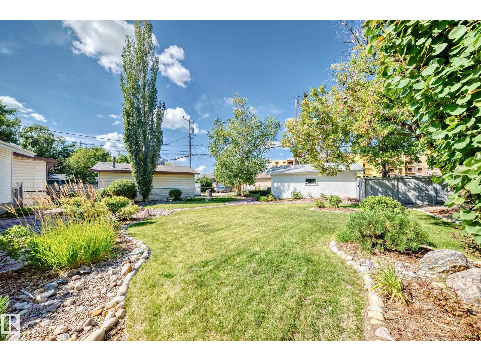 Photo 21 of 8602 158 St Nw, Edmonton AB
