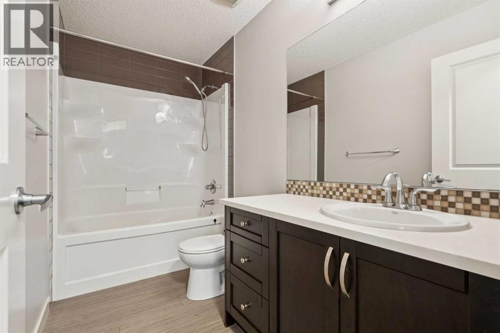 Single Family House for Sale in  Sherwood Gate NW Sherwood Calgary 