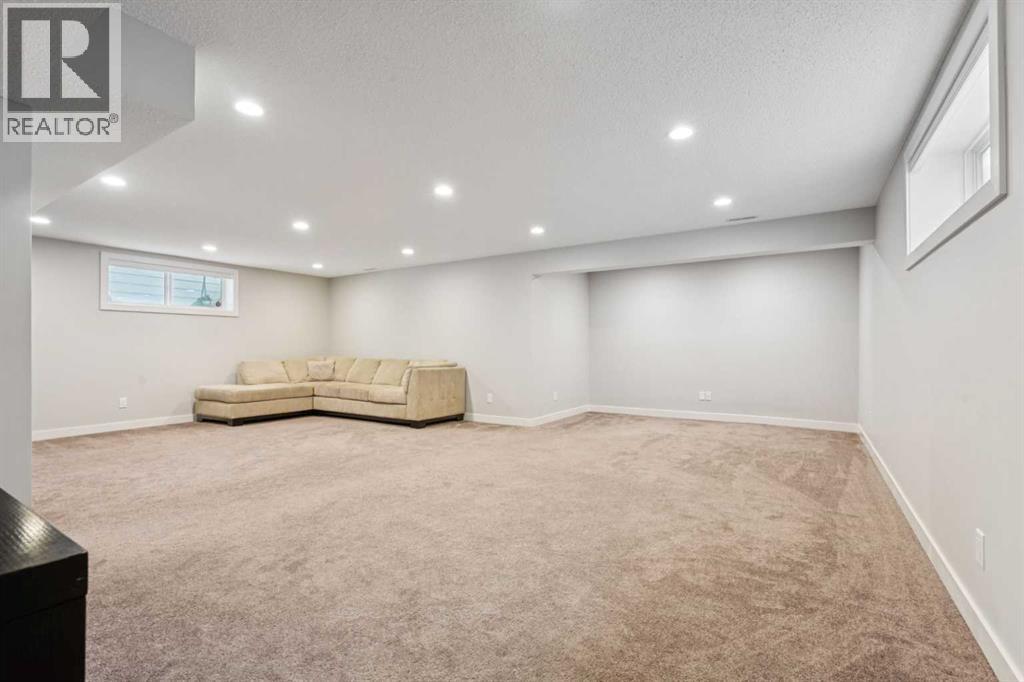 Single Family House for Sale in  Sherwood Gate NW Sherwood Calgary 