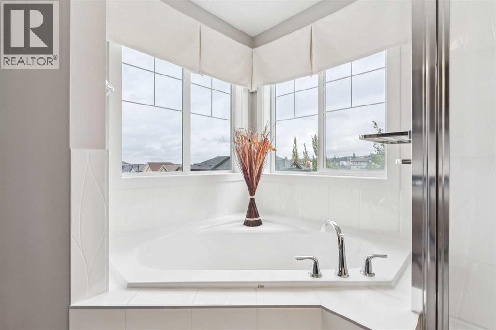 Single Family House for Sale in  Sherwood Gate NW Sherwood Calgary 