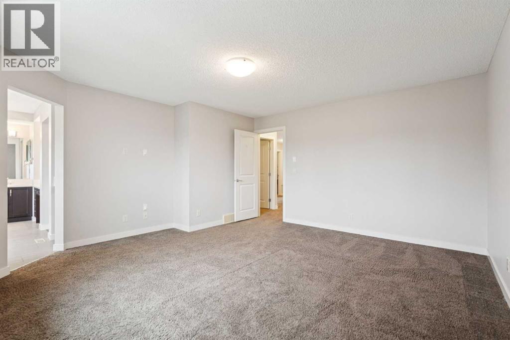 Single Family House for Sale in  Sherwood Gate NW Sherwood Calgary 