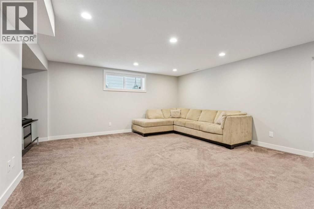 Single Family House for Sale in  Sherwood Gate NW Sherwood Calgary 