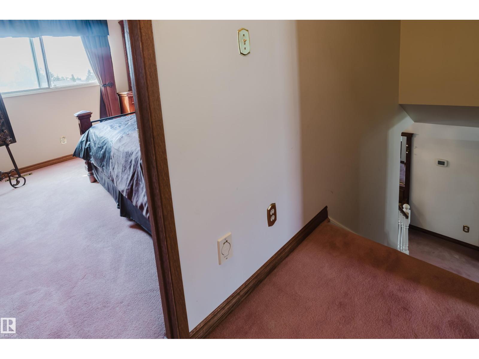 Photo 8 of 17021 108 St Nw, Edmonton AB