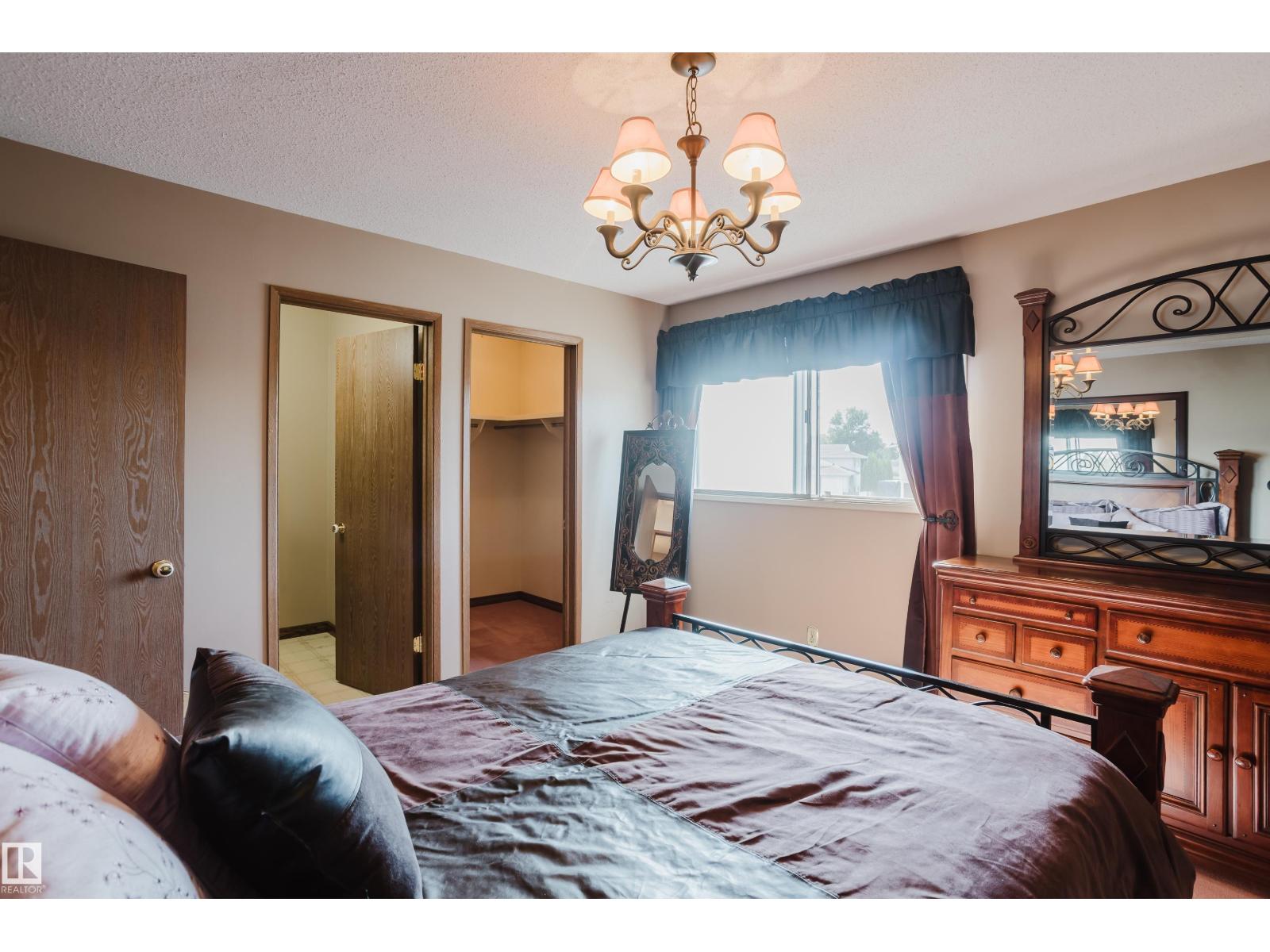Photo 18 of 17021 108 St Nw, Edmonton AB