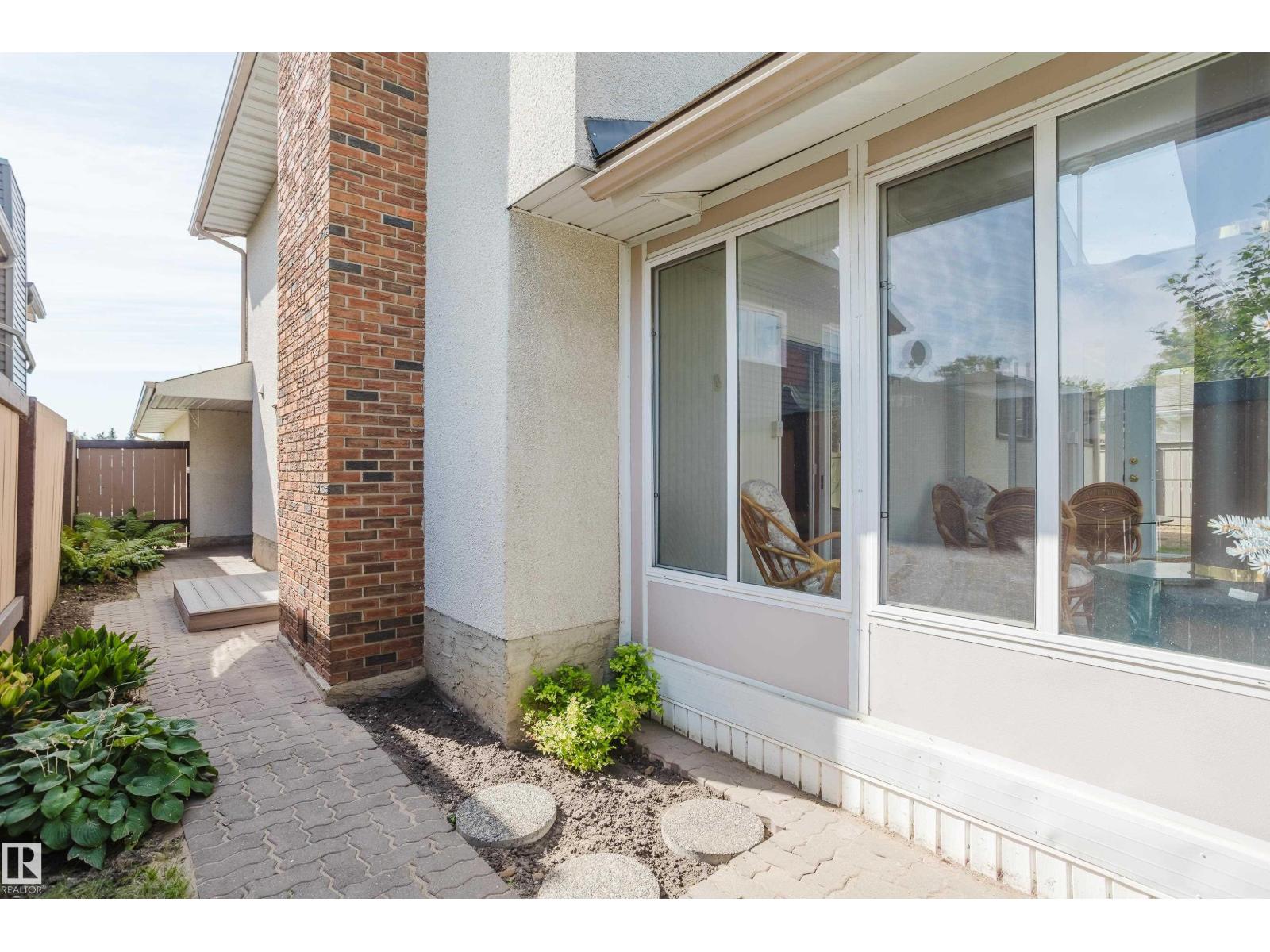 Photo 1 of 17021 108 St Nw, Edmonton AB