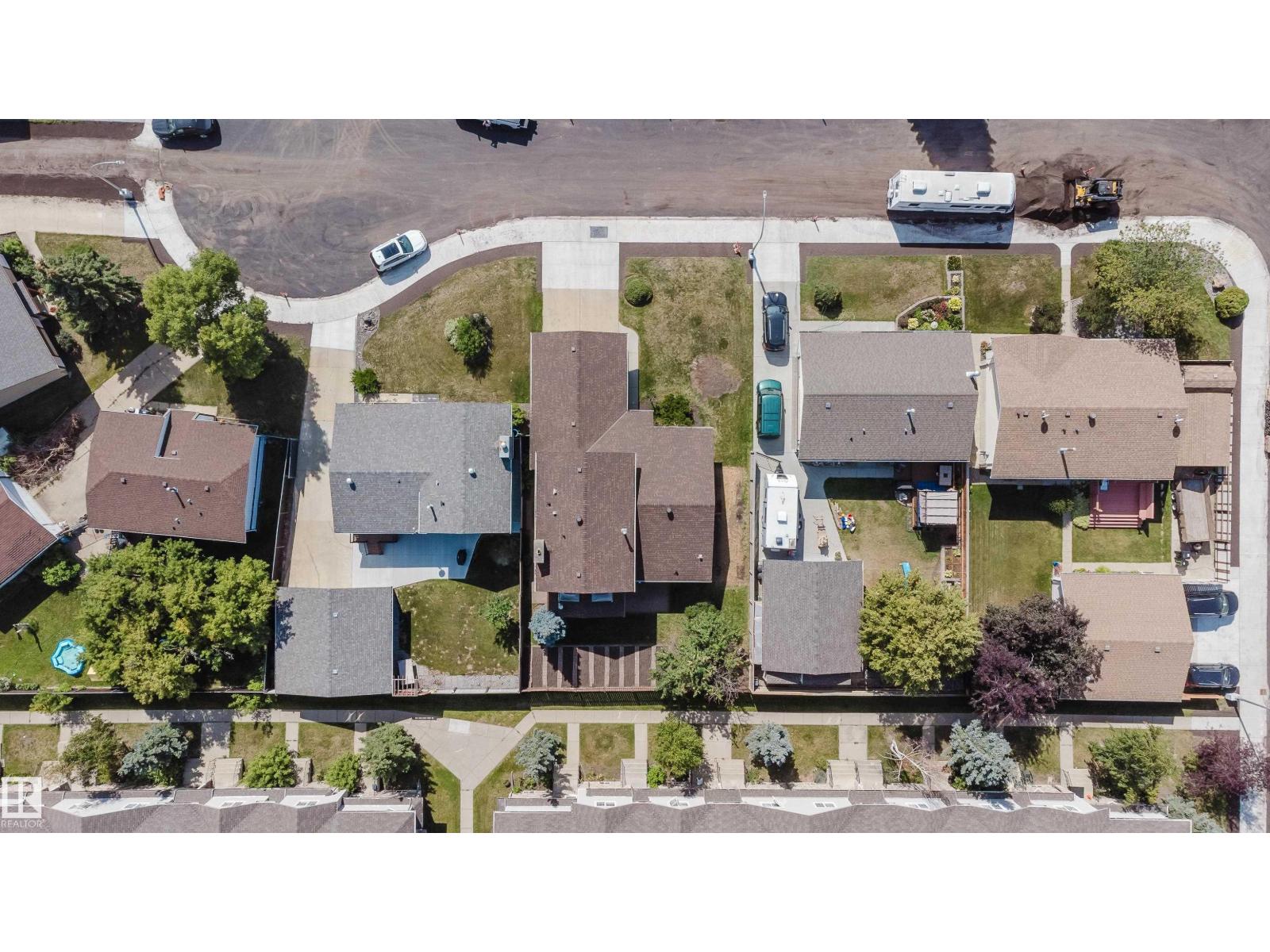 Photo 9 of 17021 108 St Nw, Edmonton AB