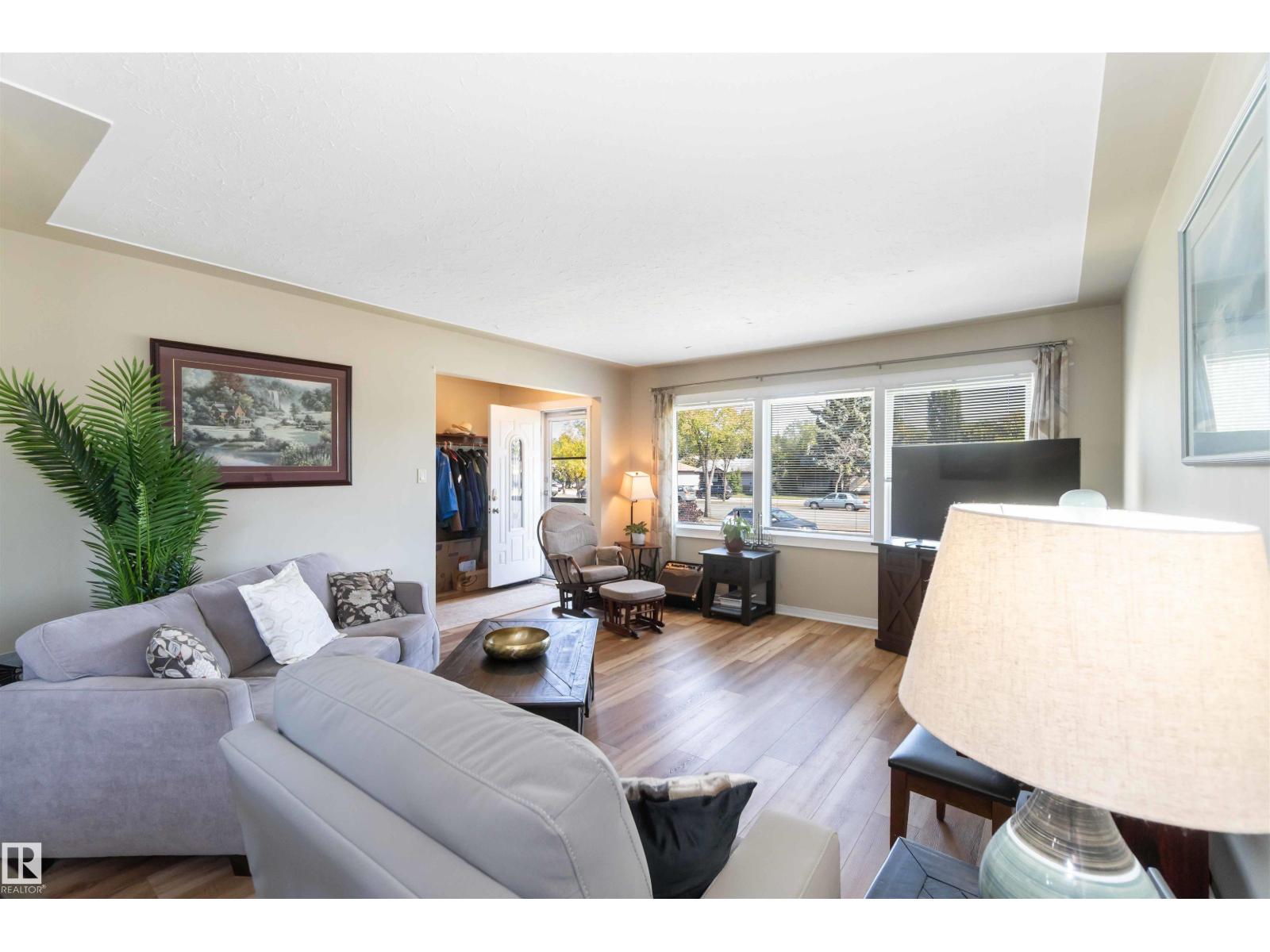 Photo 2 of 12260 St Albert Tr Nw, Edmonton AB