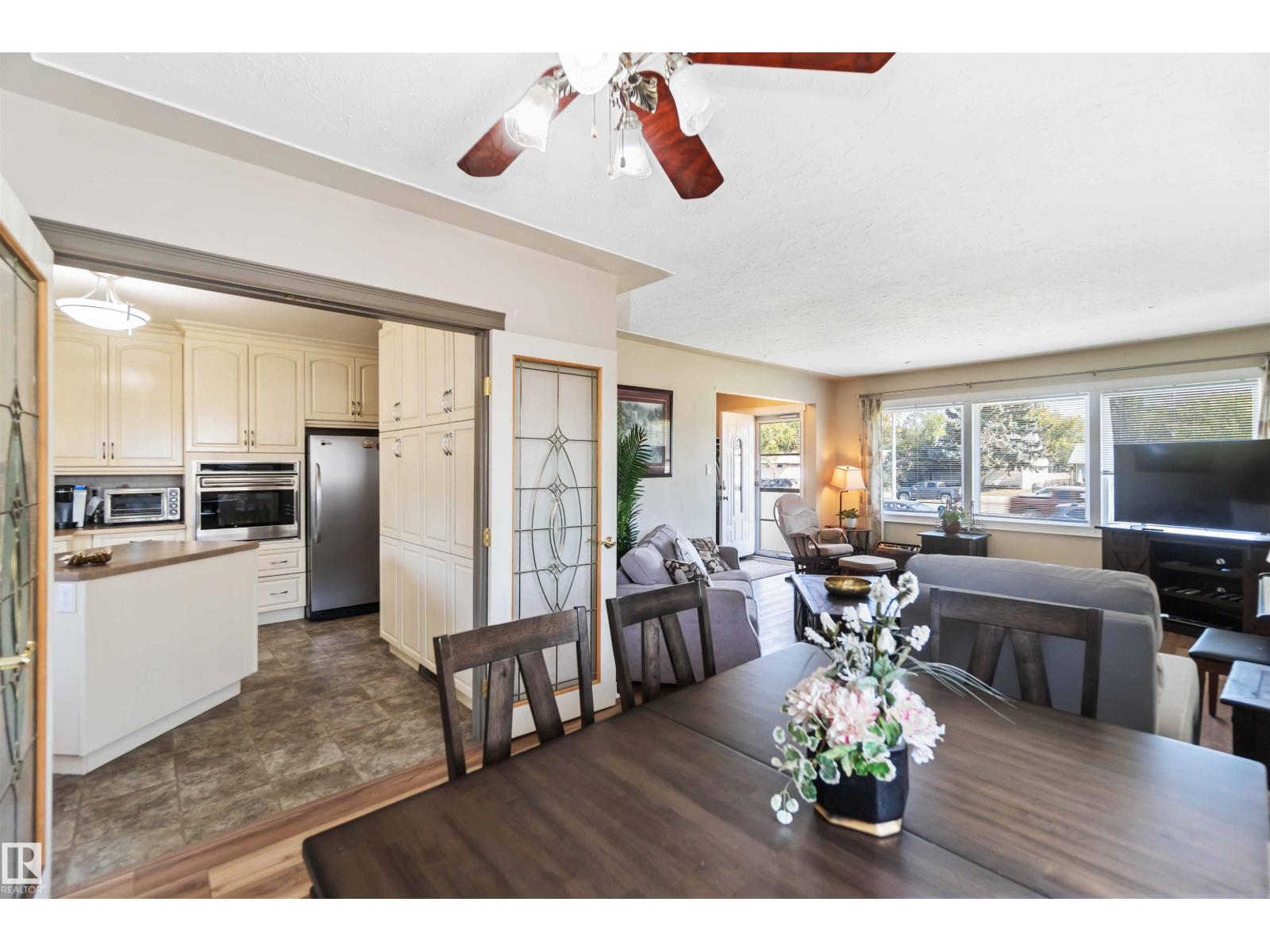 Photo 3 of 12260 St Albert Tr Nw, Edmonton AB