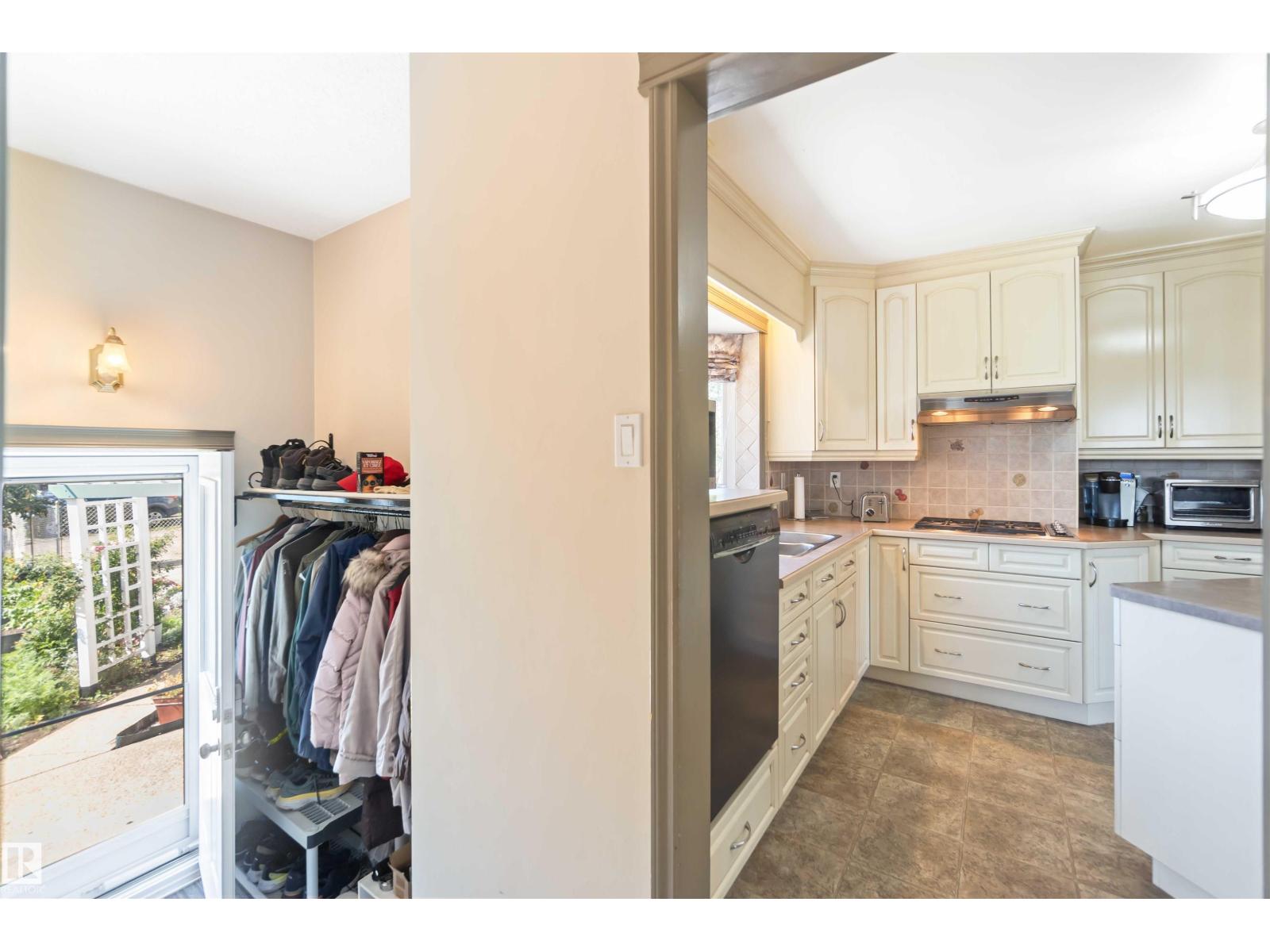 Photo 9 of 12260 St Albert Tr Nw, Edmonton AB