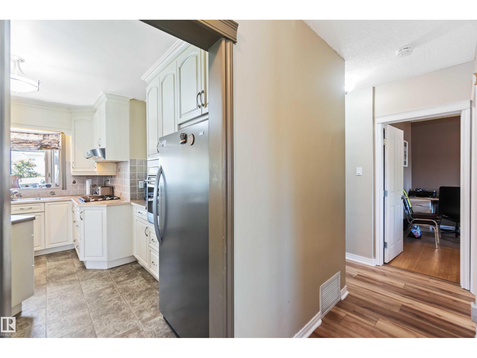 Photo 27 of 12260 St Albert Tr Nw, Edmonton AB