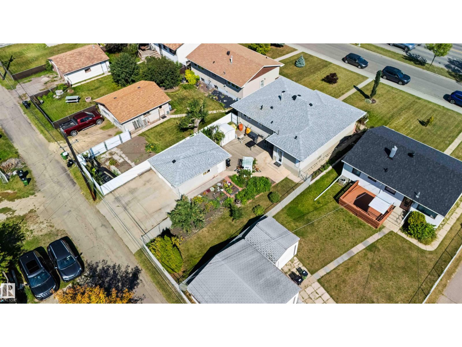 Photo 19 of 12260 St Albert Tr Nw, Edmonton AB