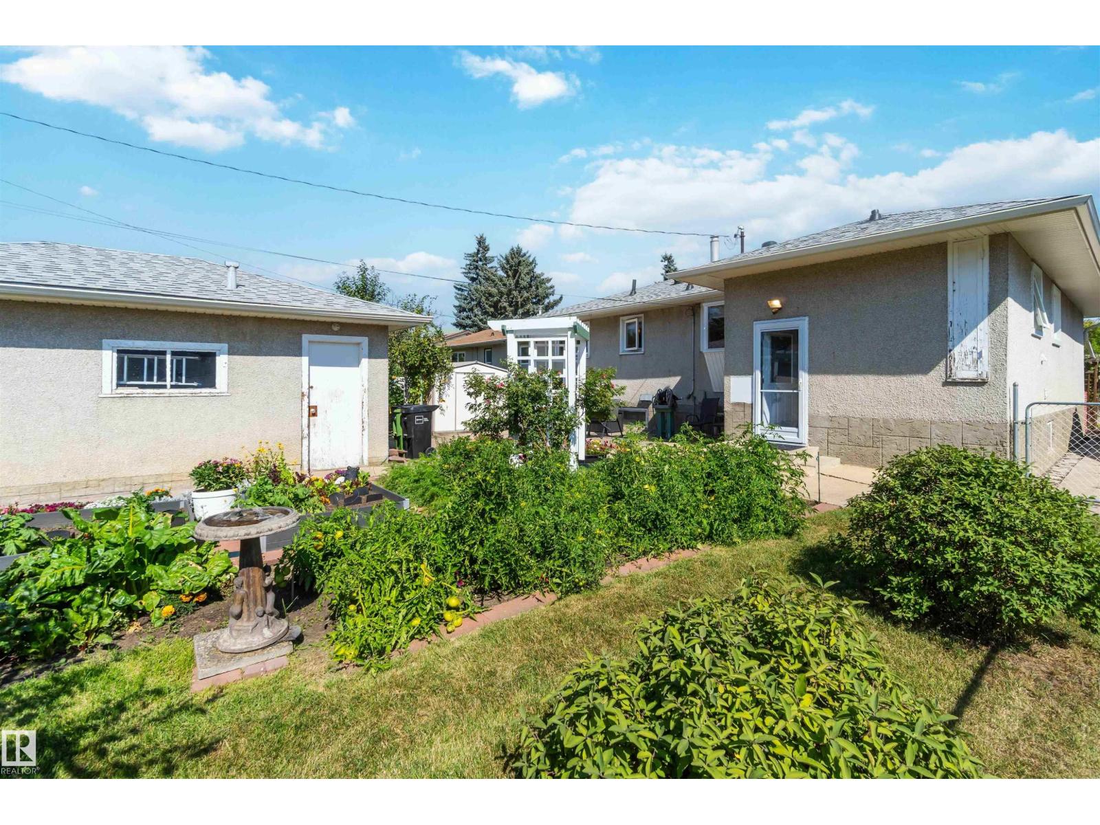 Photo 39 of 12260 St Albert Tr Nw, Edmonton AB