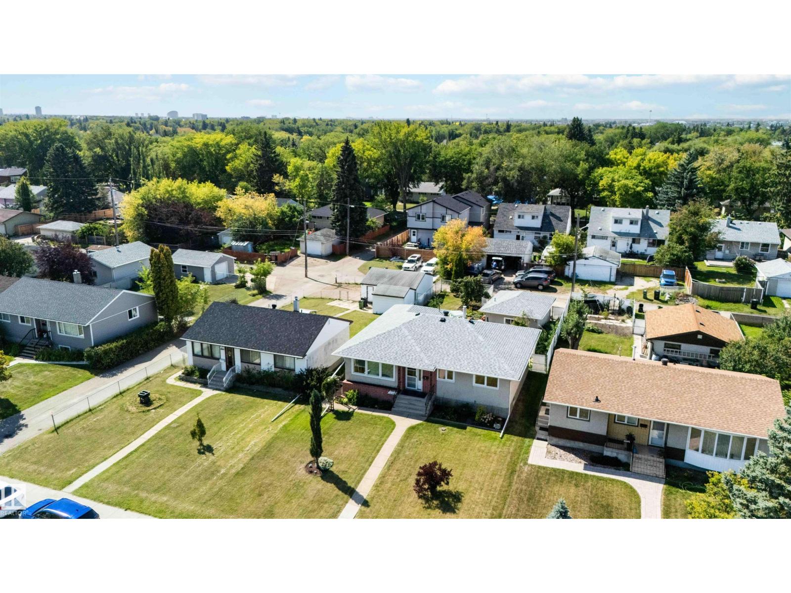 Photo 12 of 12260 St Albert Tr Nw, Edmonton AB