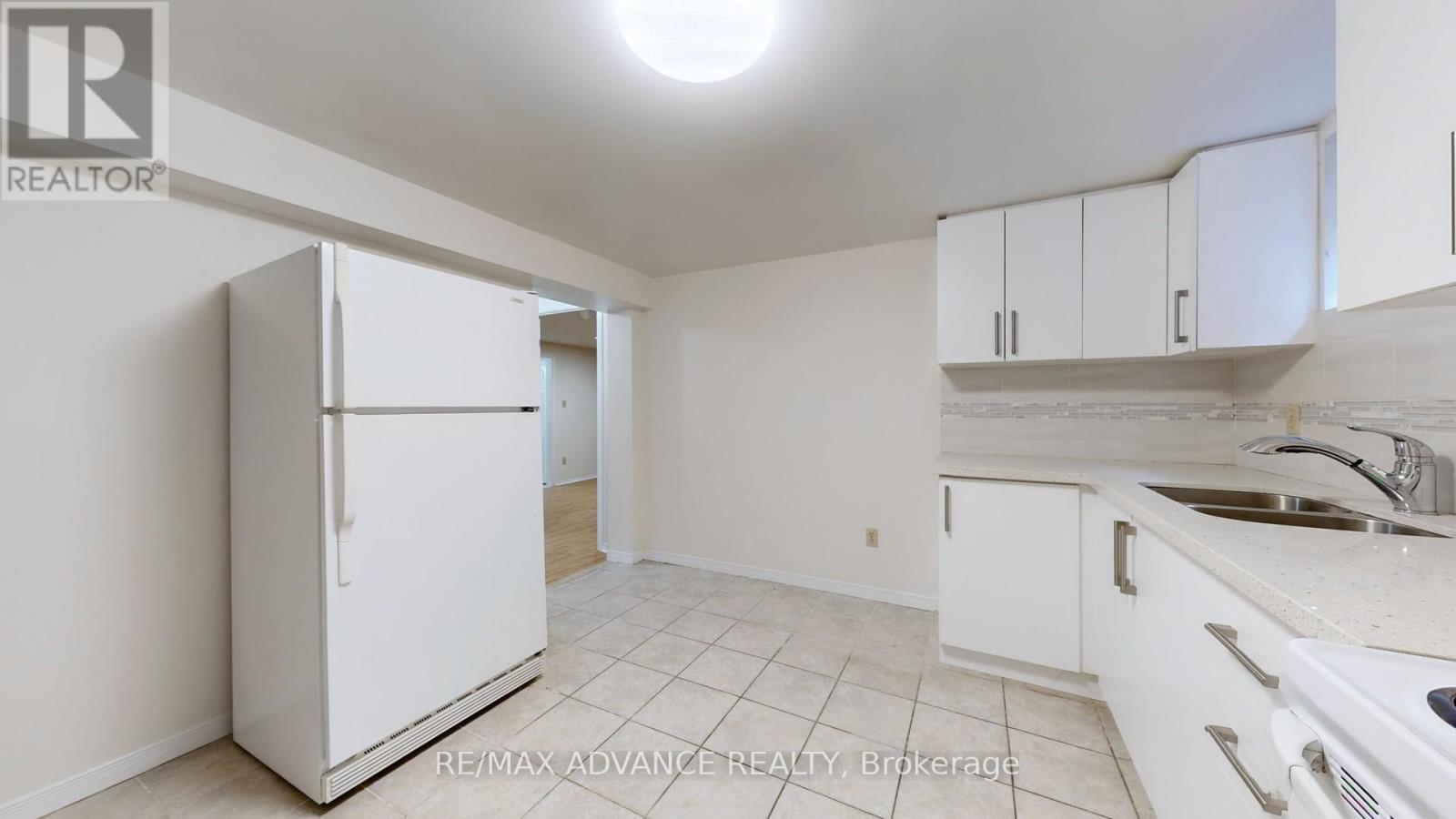 Photo 10 of Lower 49 Havenview Road, Toronto ON
