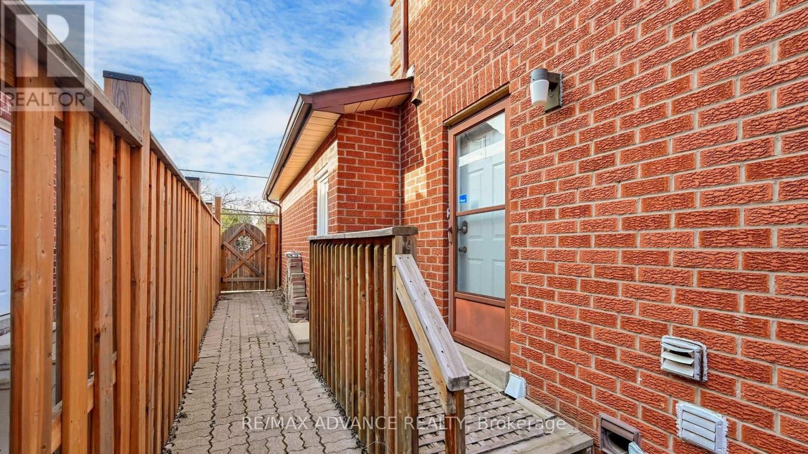 Photo 18 of Lower 49 Havenview Road, Toronto ON